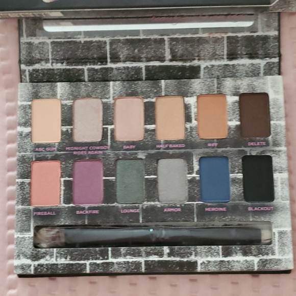 Makeup - Picture 3 of 3